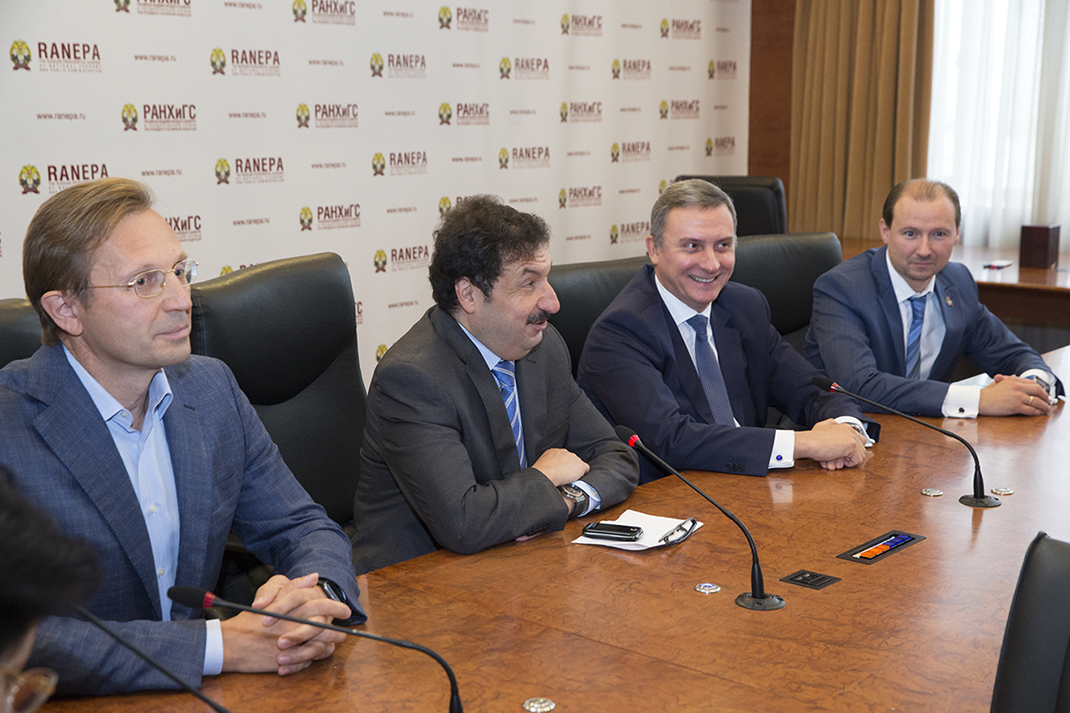 Гашение марки Президентской академии